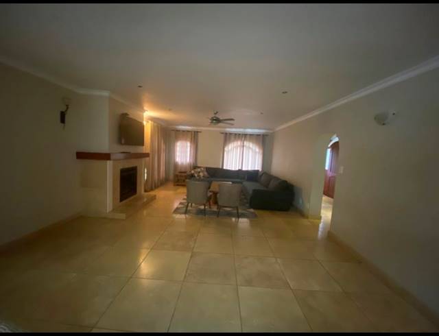 4 BEDROOM HOUSE FOR SALE IN AERORAND